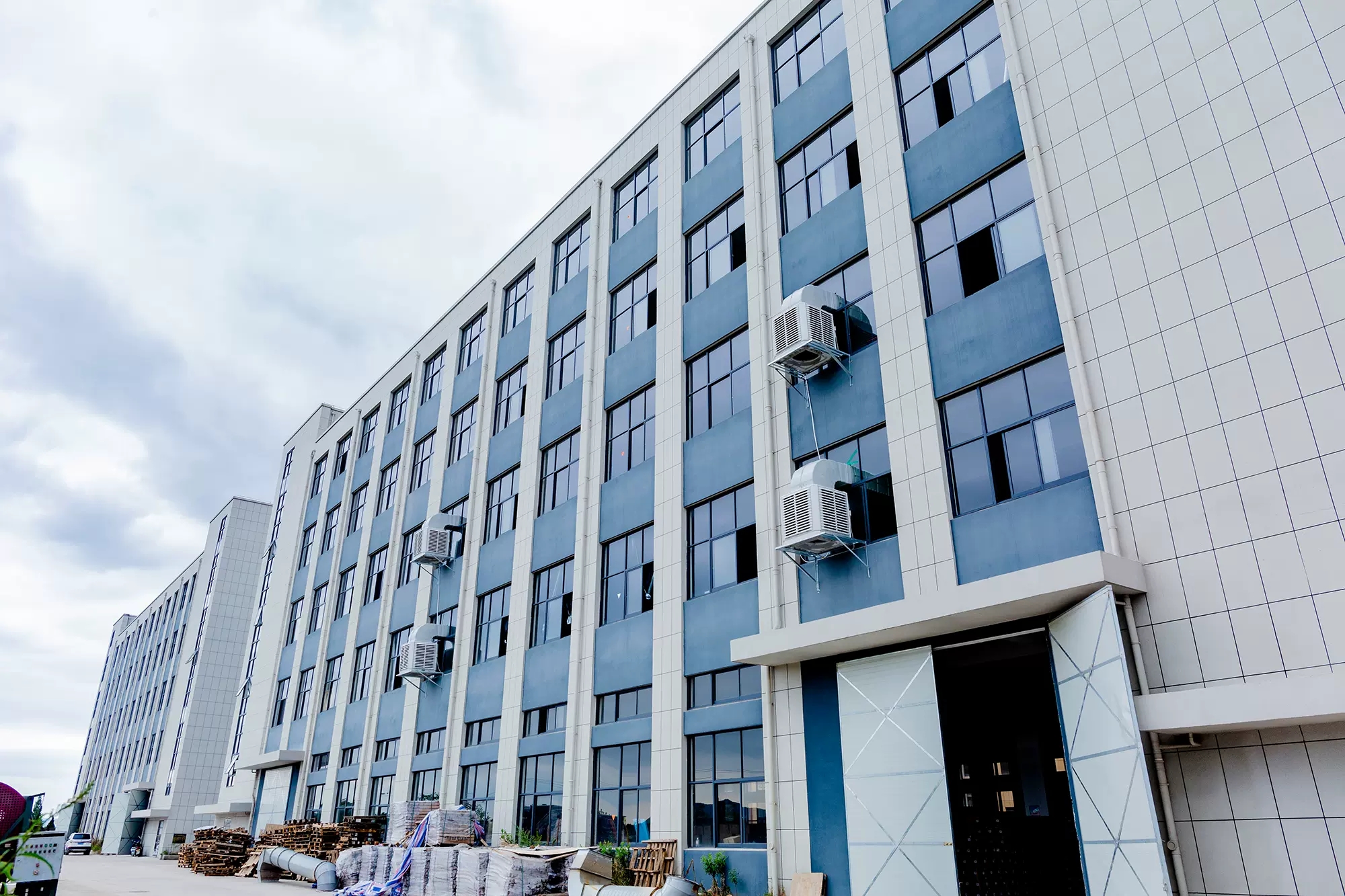 Glowvessels War Factory